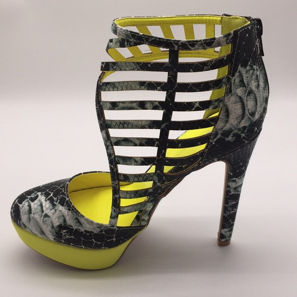 Qupid Women’s Platform Green Faux Snakeskin 5.5 in Heels Size 7 - Picture 9 of 16